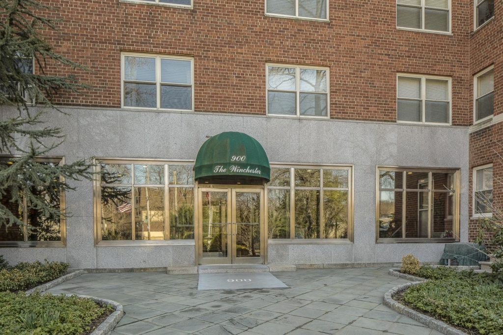 900 Palmer Road, 9J Bronxville Yonkers, NY Houlihan & O'Malley Real